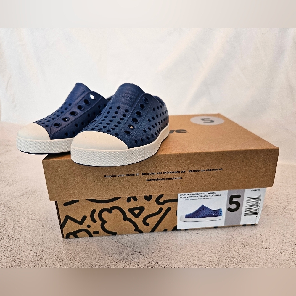 Native Jefferson Kids Navy Slip-On Shoes, New in Box, Children's Size 5